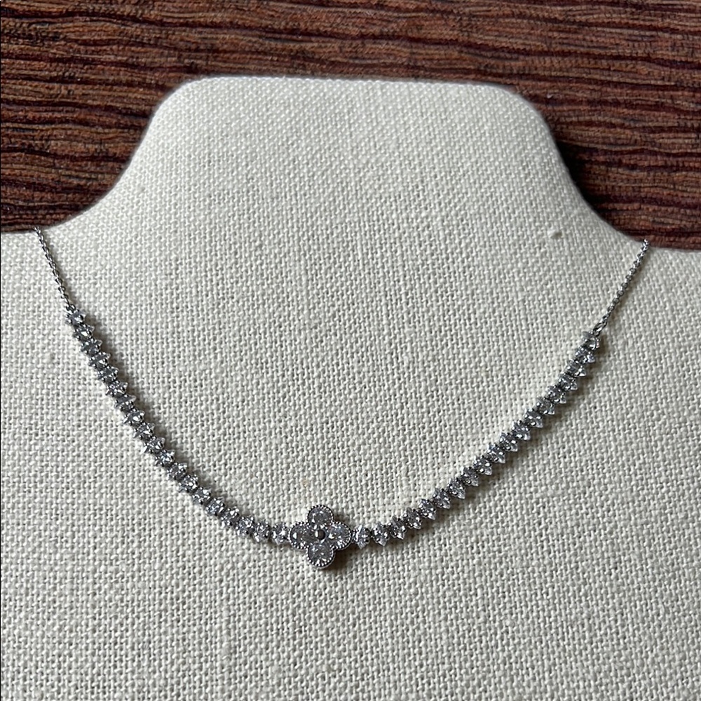 Elegant Silver clover design Necklace
